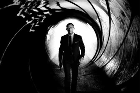 Daniel Craig in SKYFALL movie poster image